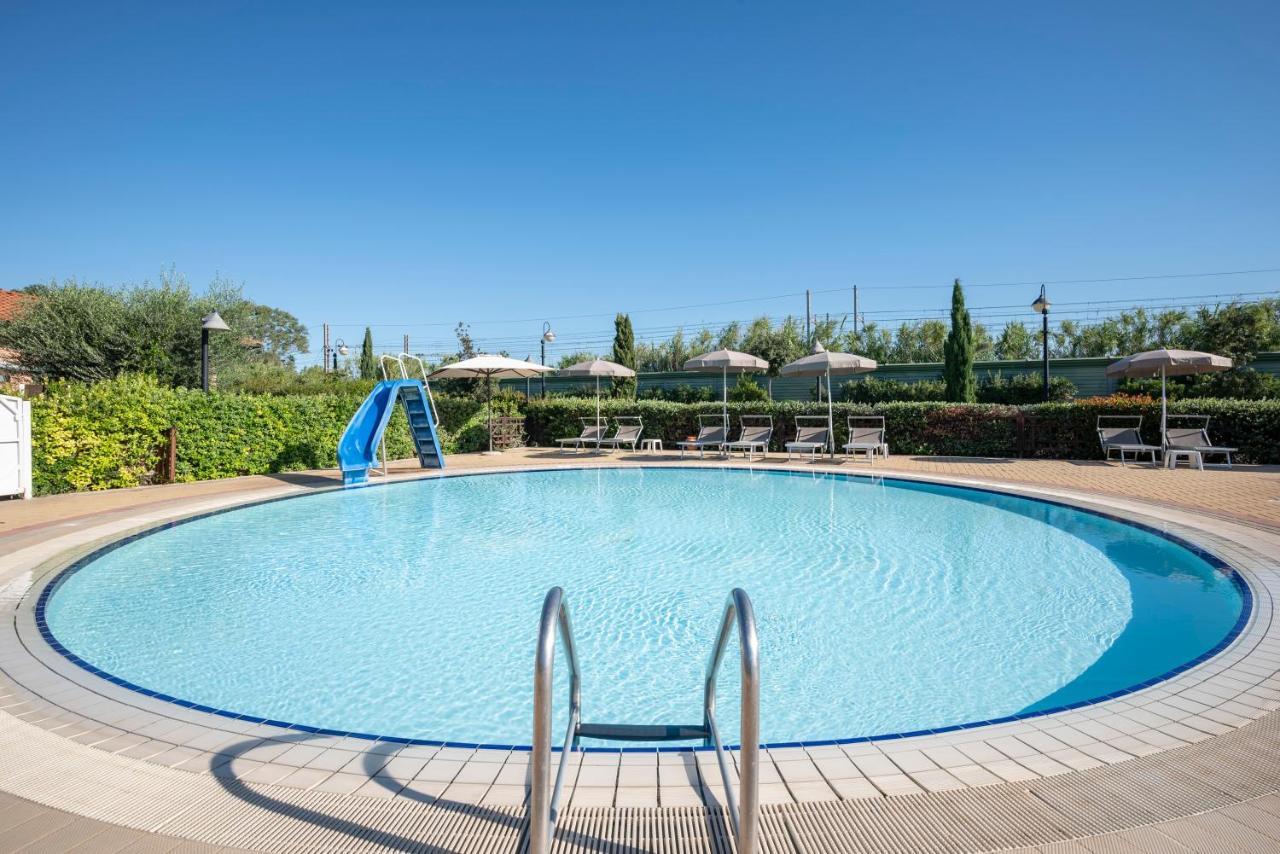 Villaggio Il Girasole フォッローニカ エクステリア 写真
