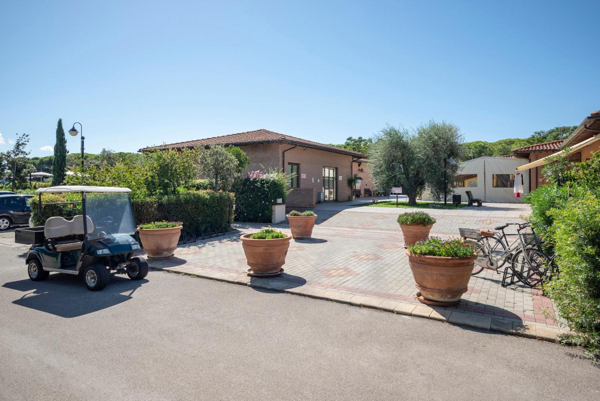 Villaggio Il Girasole フォッローニカ エクステリア 写真