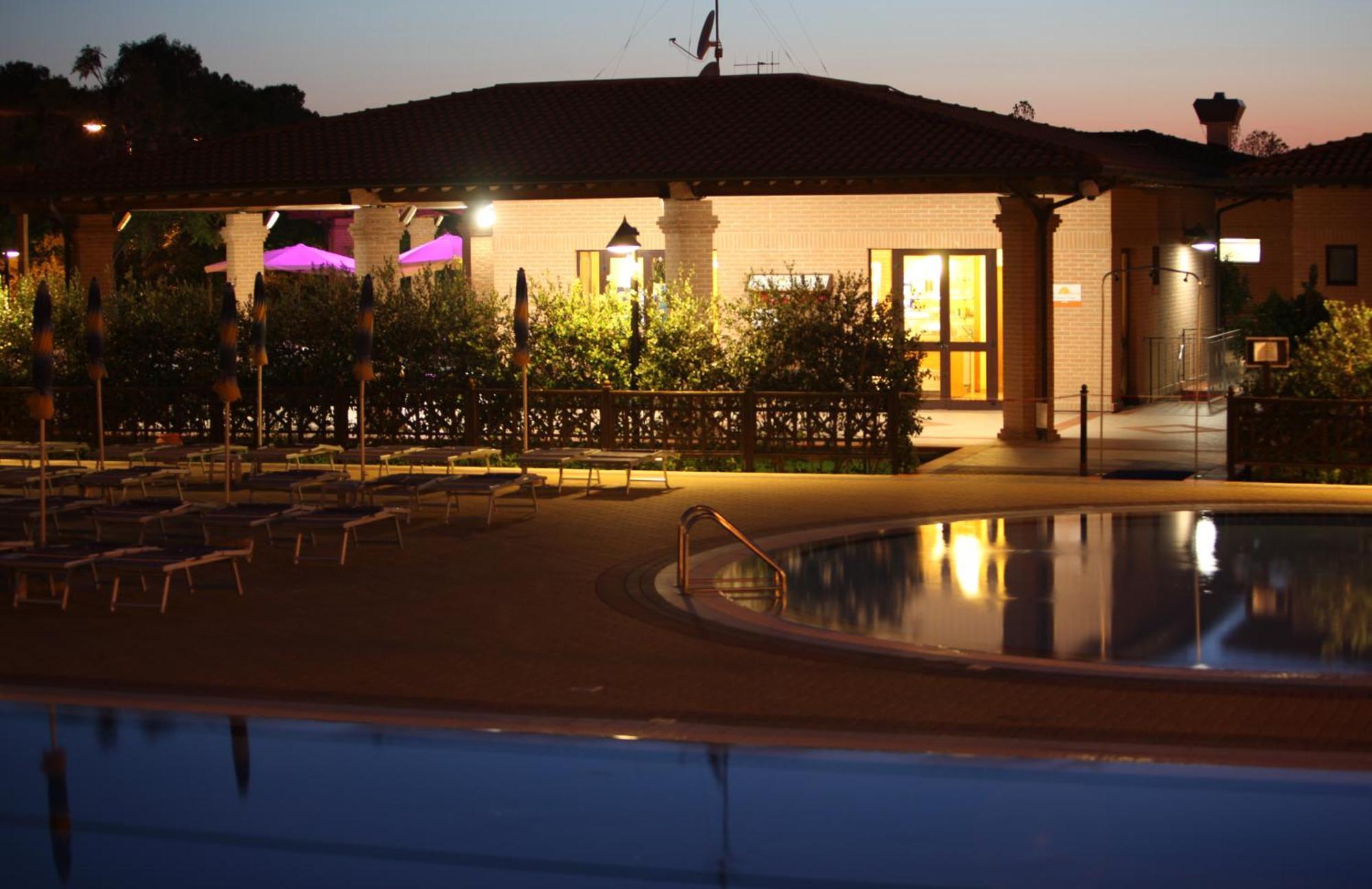 Villaggio Il Girasole フォッローニカ エクステリア 写真