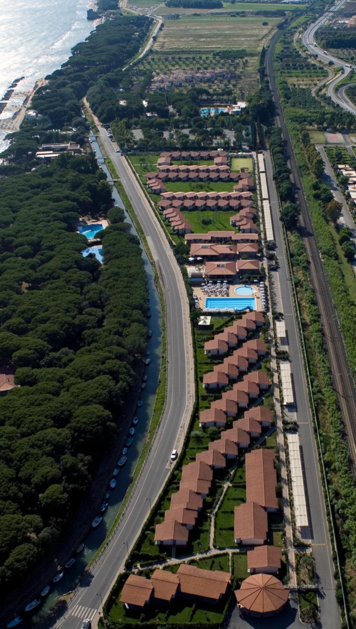 Villaggio Il Girasole フォッローニカ エクステリア 写真
